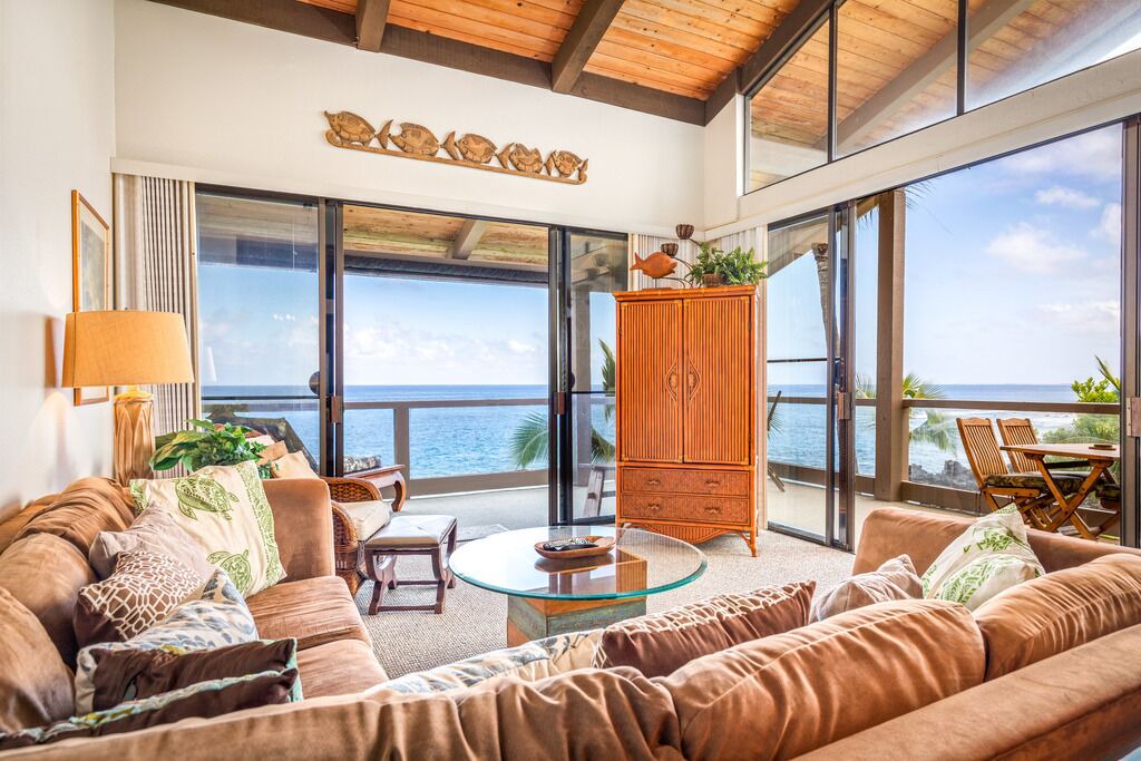 Photo of Livingroom in Kahaluu Bay