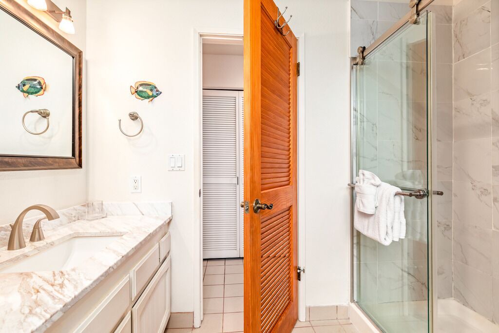 Photo of Bathroom in Kahaluu Bay