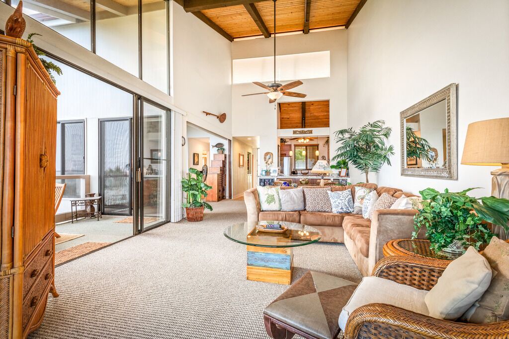 Photo of Livingroom in Kahaluu Bay