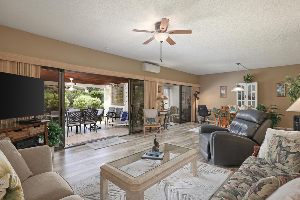 Photo of Livingroom in Kahaluu-Keauhou
