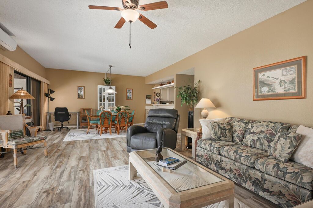 Photo of Livingroom in Kahaluu-Keauhou