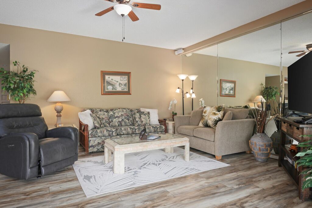 Photo of Livingroom in Kahaluu-Keauhou