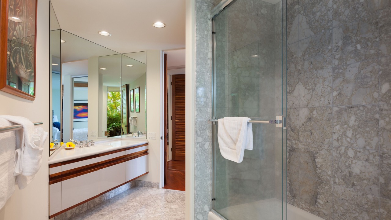 Photo of Bathroom in Kahaluu-Keauhou