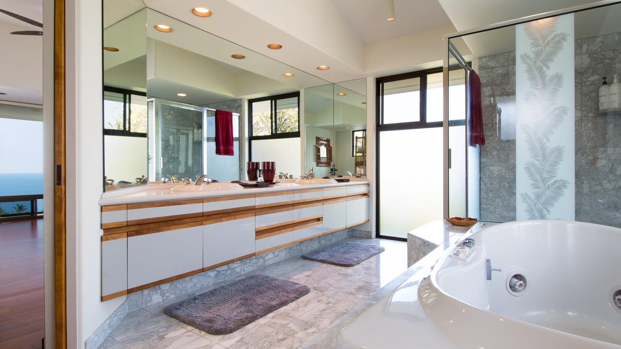 Photo of Bathroom in Kahaluu-Keauhou