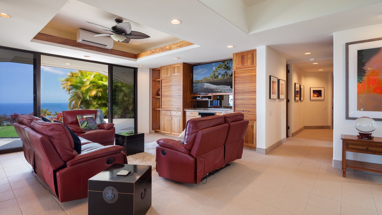 Photo of Livingroom in Kahaluu-Keauhou