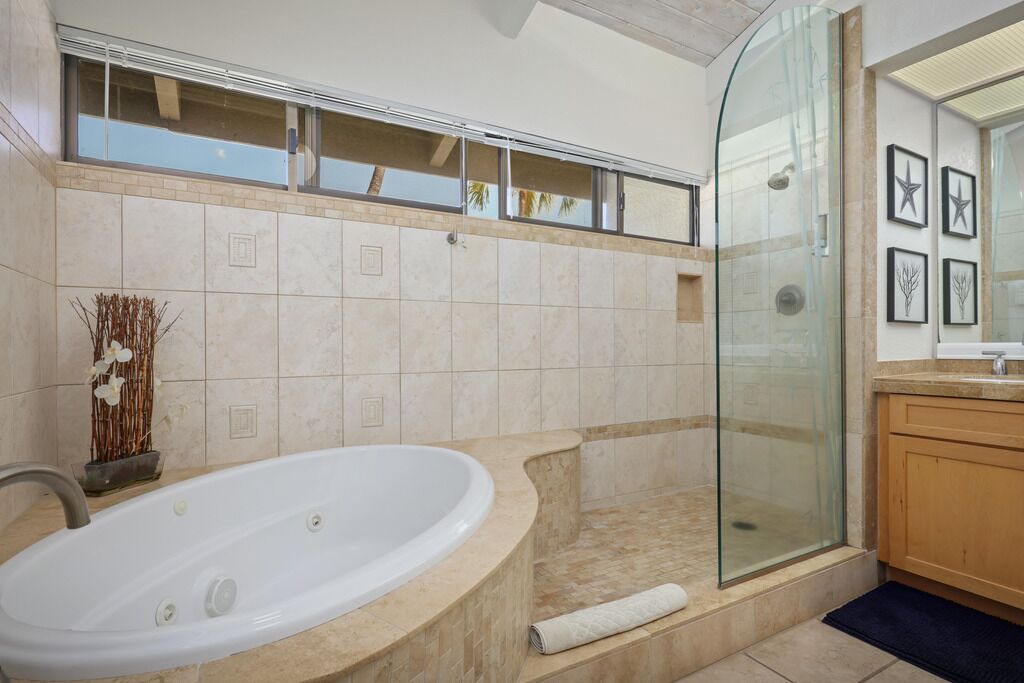 Photo of Bathroom in Kahaluu-Keauhou