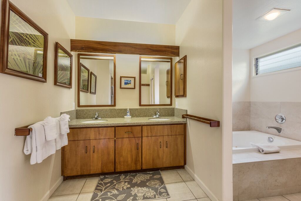 Photo of Bathroom in Keauhou