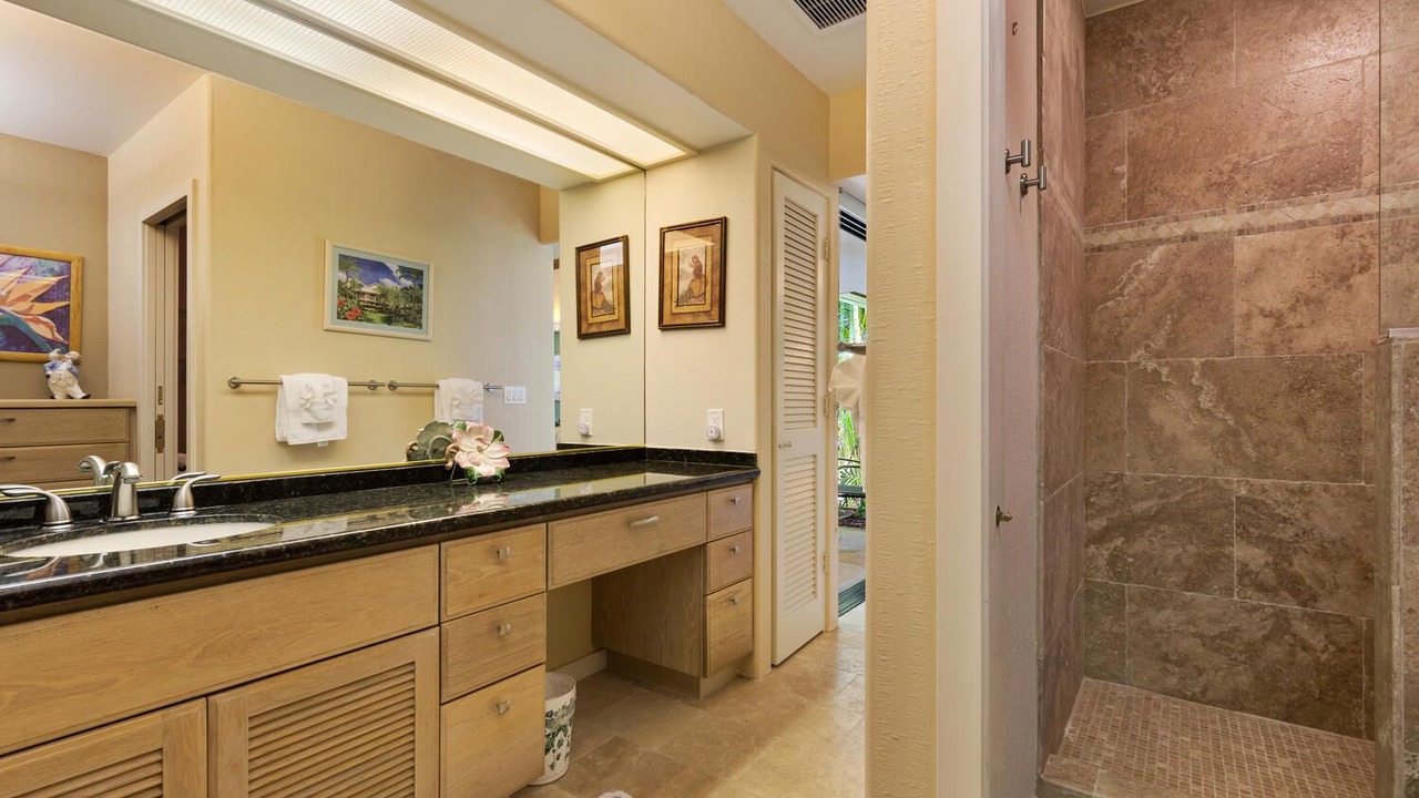 Photo of Bathroom in Kahaluu-Keauhou