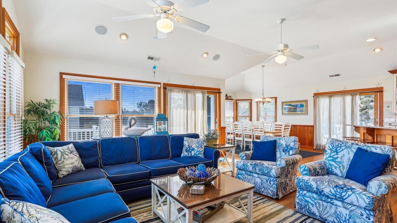 Photo of Livingroom in Whalehead Beach