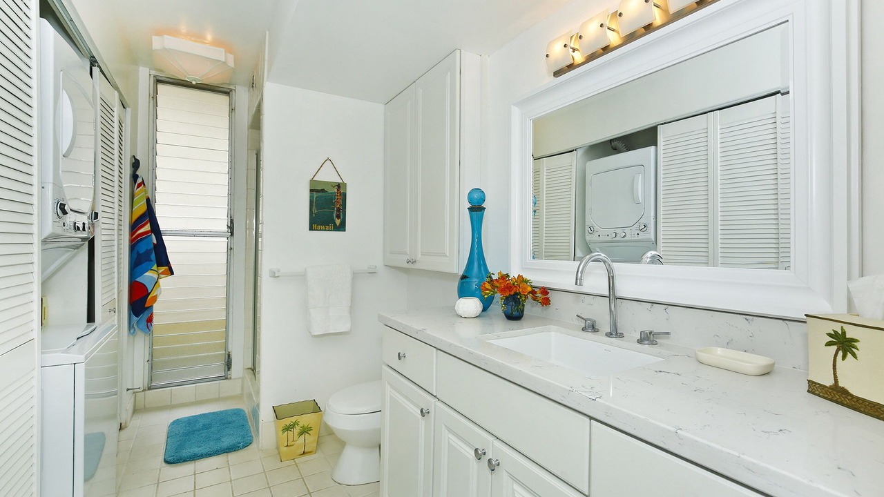 Photo of Bathroom in Diamond Head - Kapahulu - St. Louis