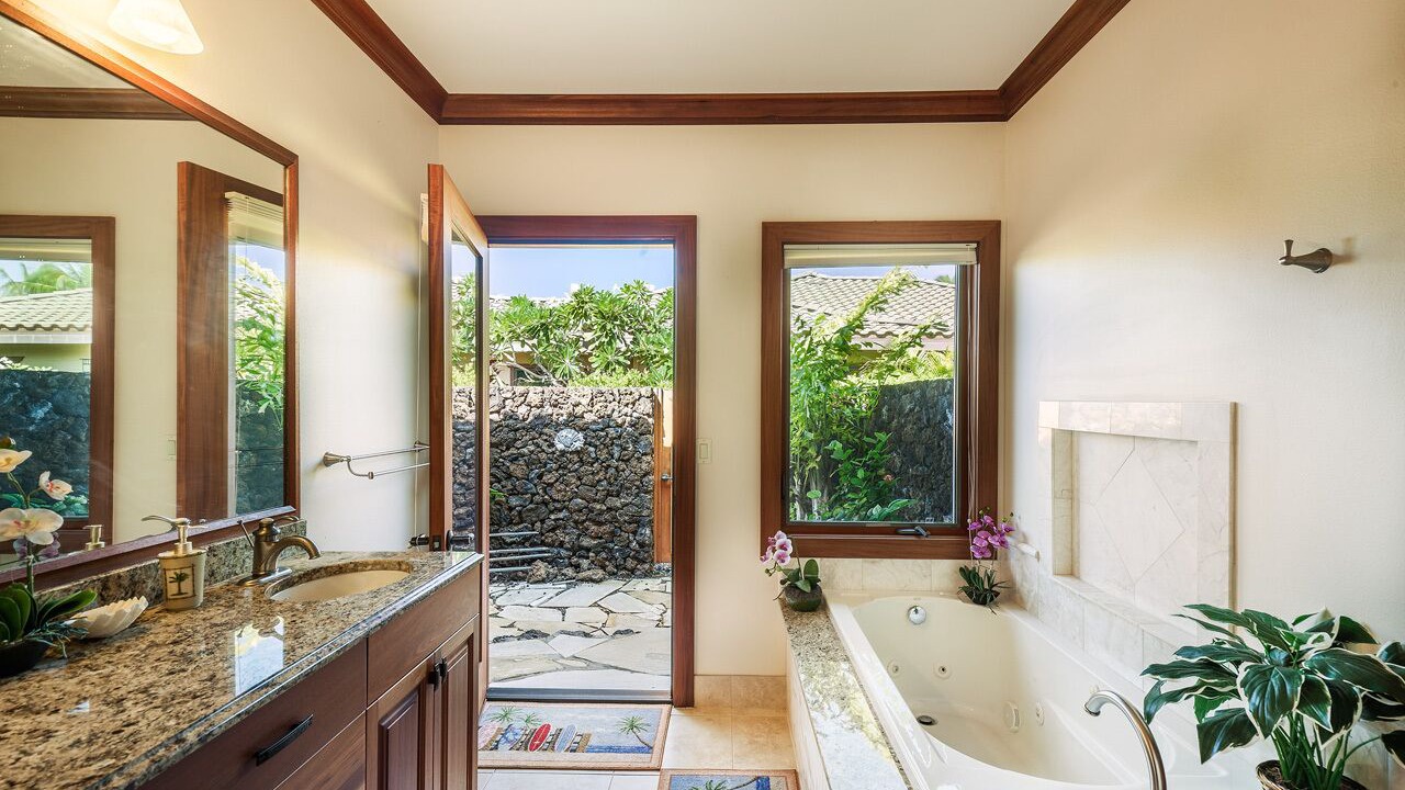 Photo of Bathroom in Waikoloa