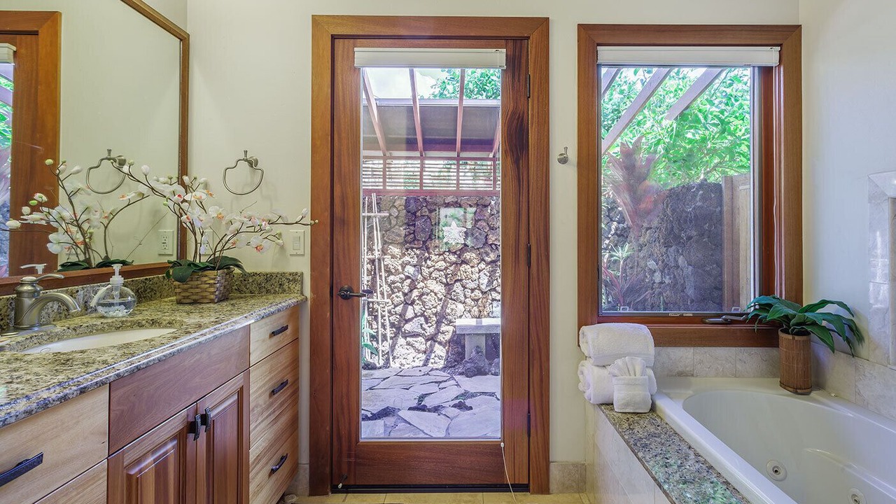 Photo of Bathroom in Waikoloa