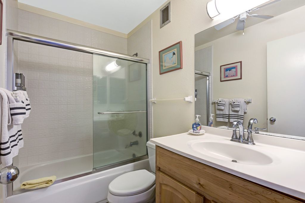 Photo of Bathroom in Kahaluu Bay