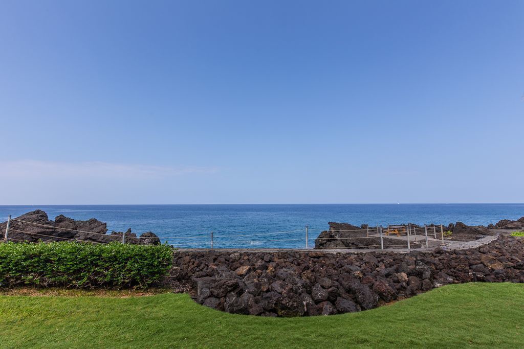 Photo of Others in Kahaluu Bay
