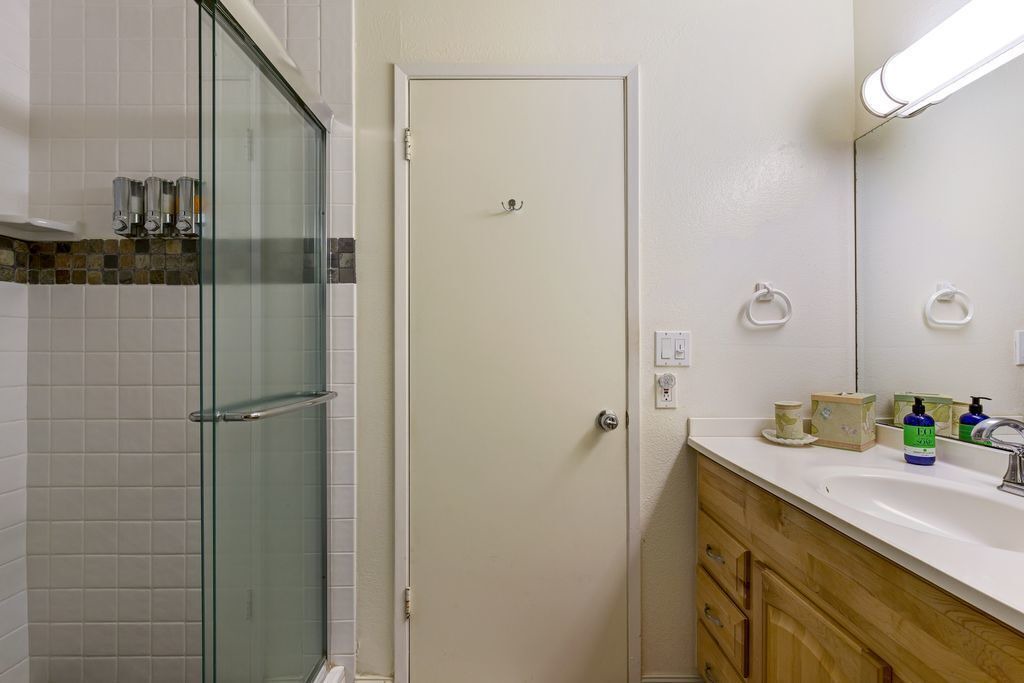Photo of Bathroom in Kahaluu Bay
