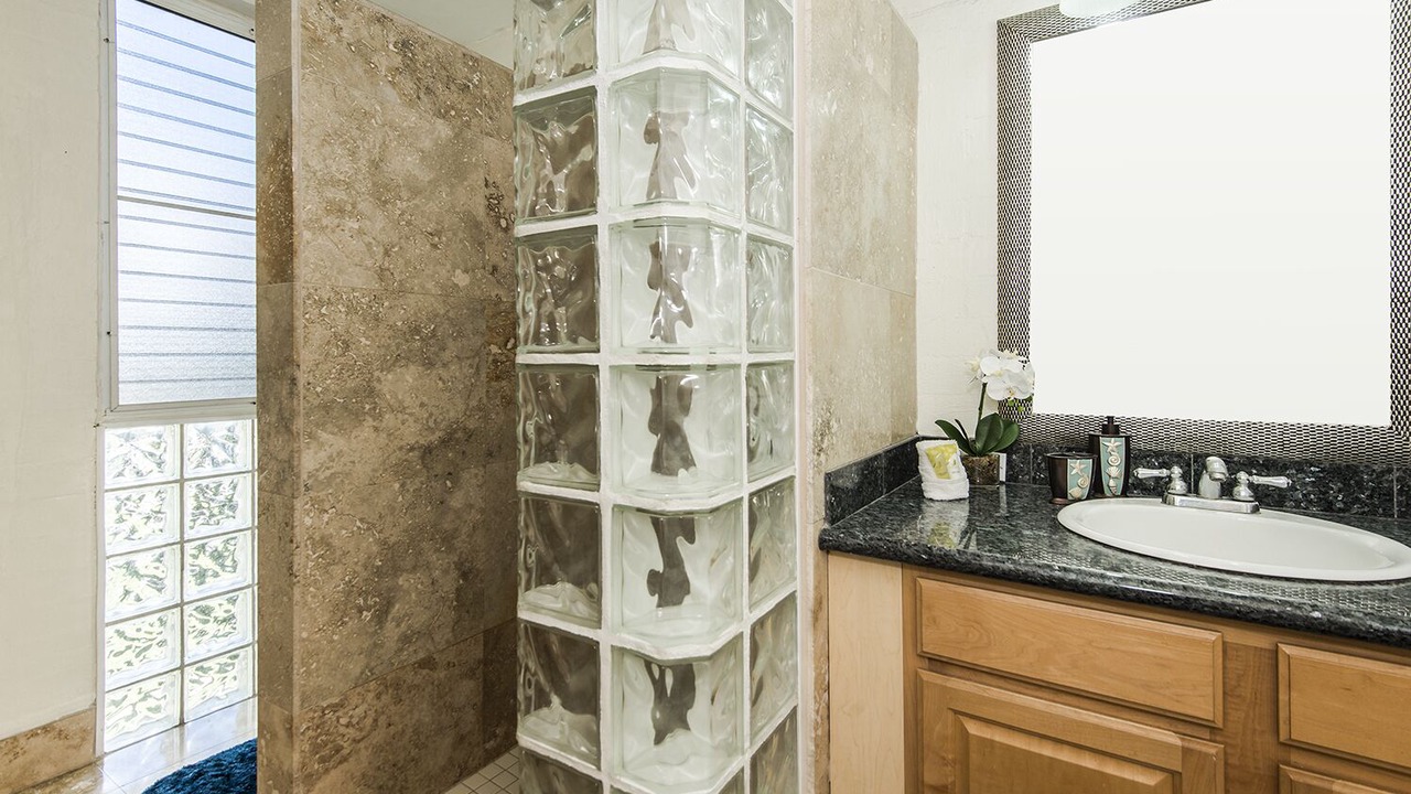 Photo of Bathroom in Waikiki