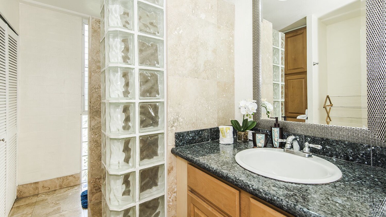 Photo of Bathroom in Waikiki