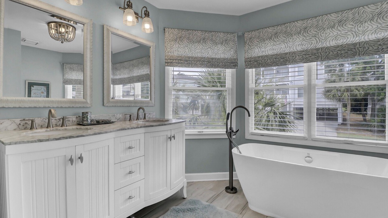 Photo of Bathroom in Pelican Bay