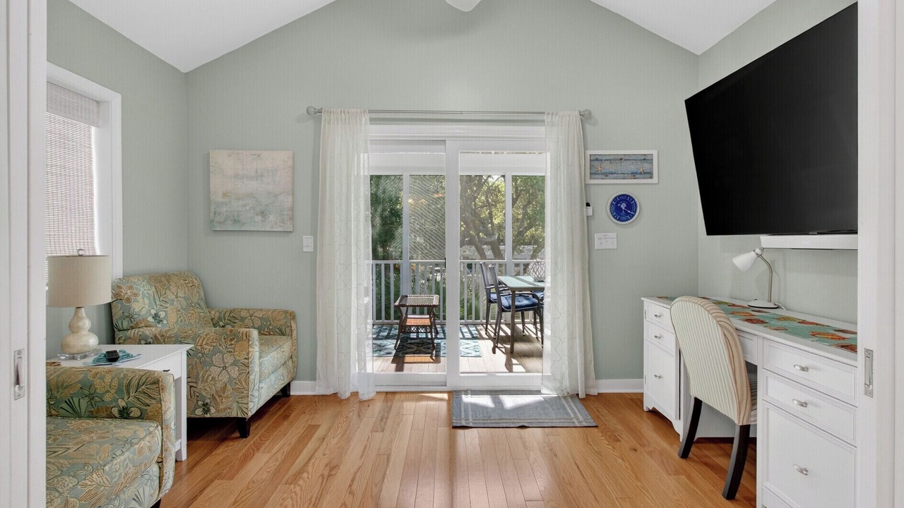 Photo of Livingroom in Pelican Bay