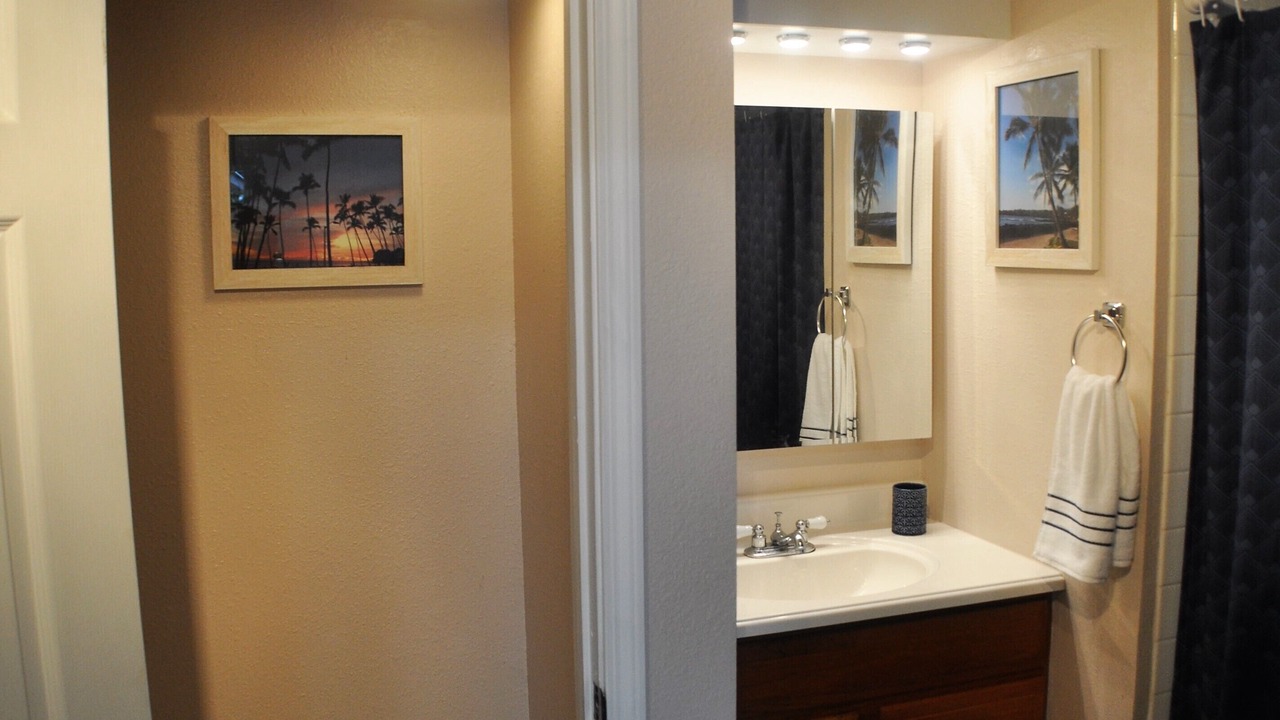 Photo of Bathroom in Kona Paradise
