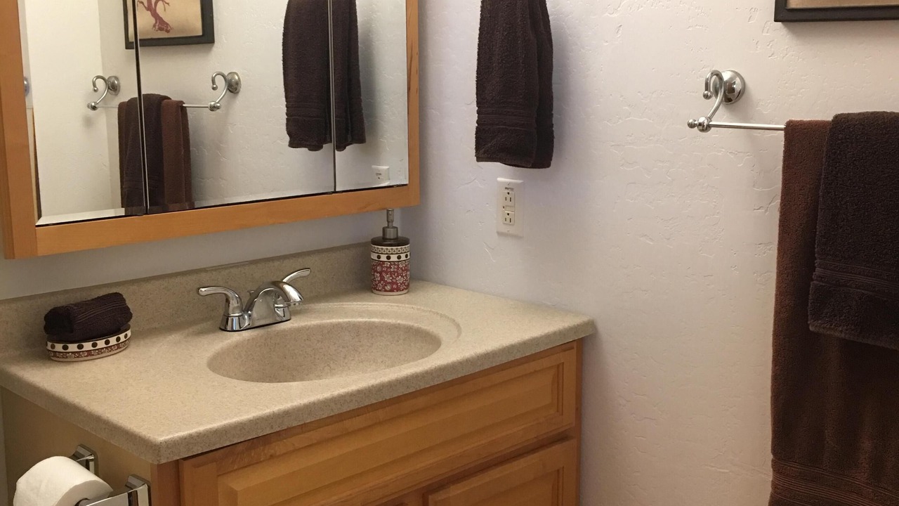 Photo of Bathroom in Kona Paradise