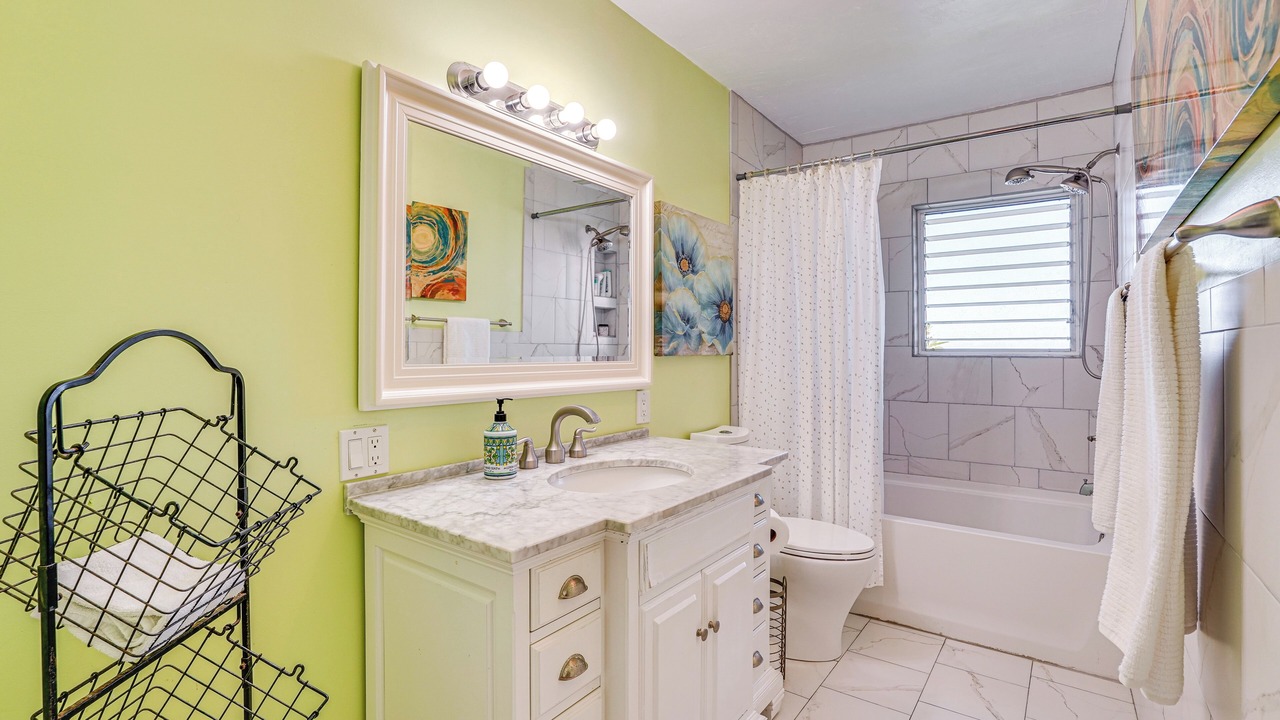 Photo of Bathroom in Kahaluu Bay
