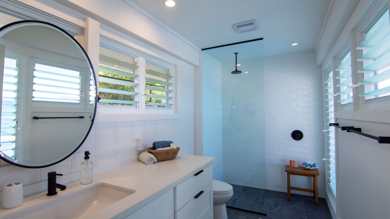Photo of Bathroom in Kahaluu Bay