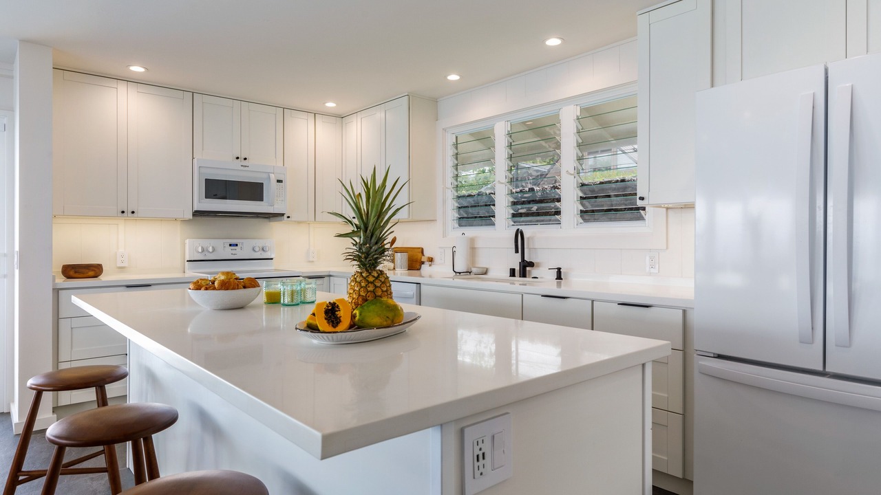 Photo of Kitchen in Kahaluu Bay