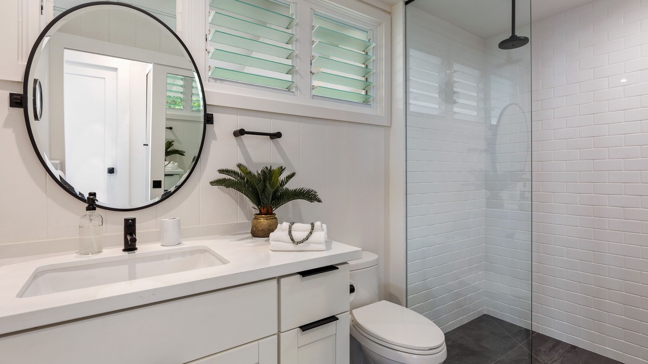 Photo of Bathroom in Kahaluu Bay