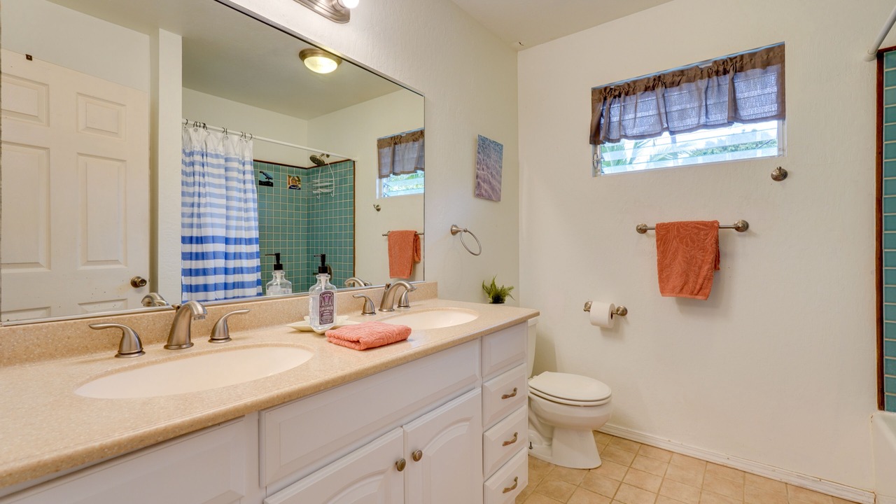 Photo of Bathroom in Kona Palisades