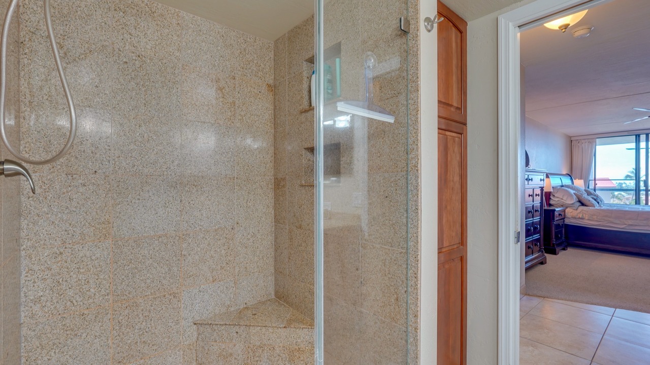 Photo of Bathroom in Historic Kailua Village