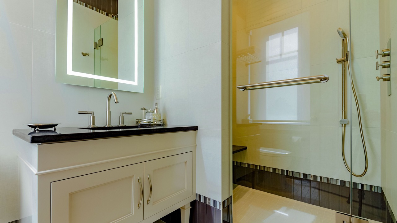Photo of Bathroom in Vanderhorst Plantation