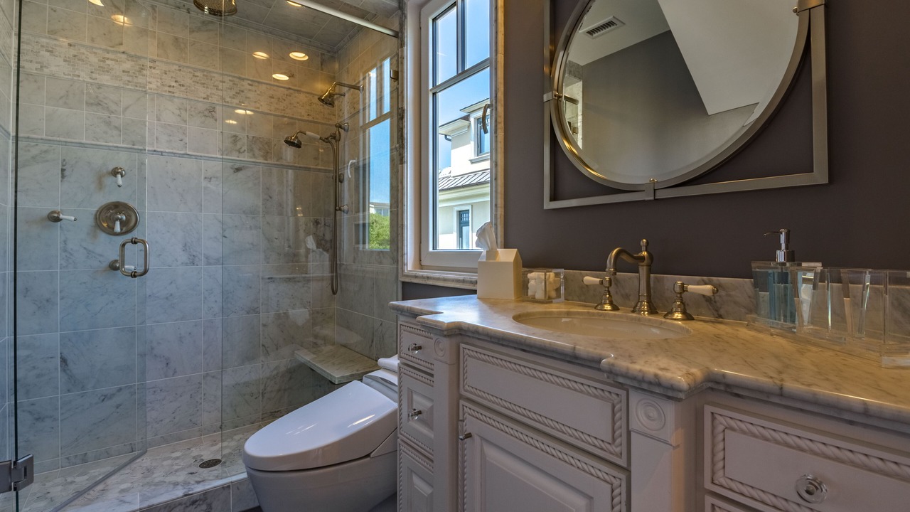 Photo of Bathroom in Vanderhorst Plantation