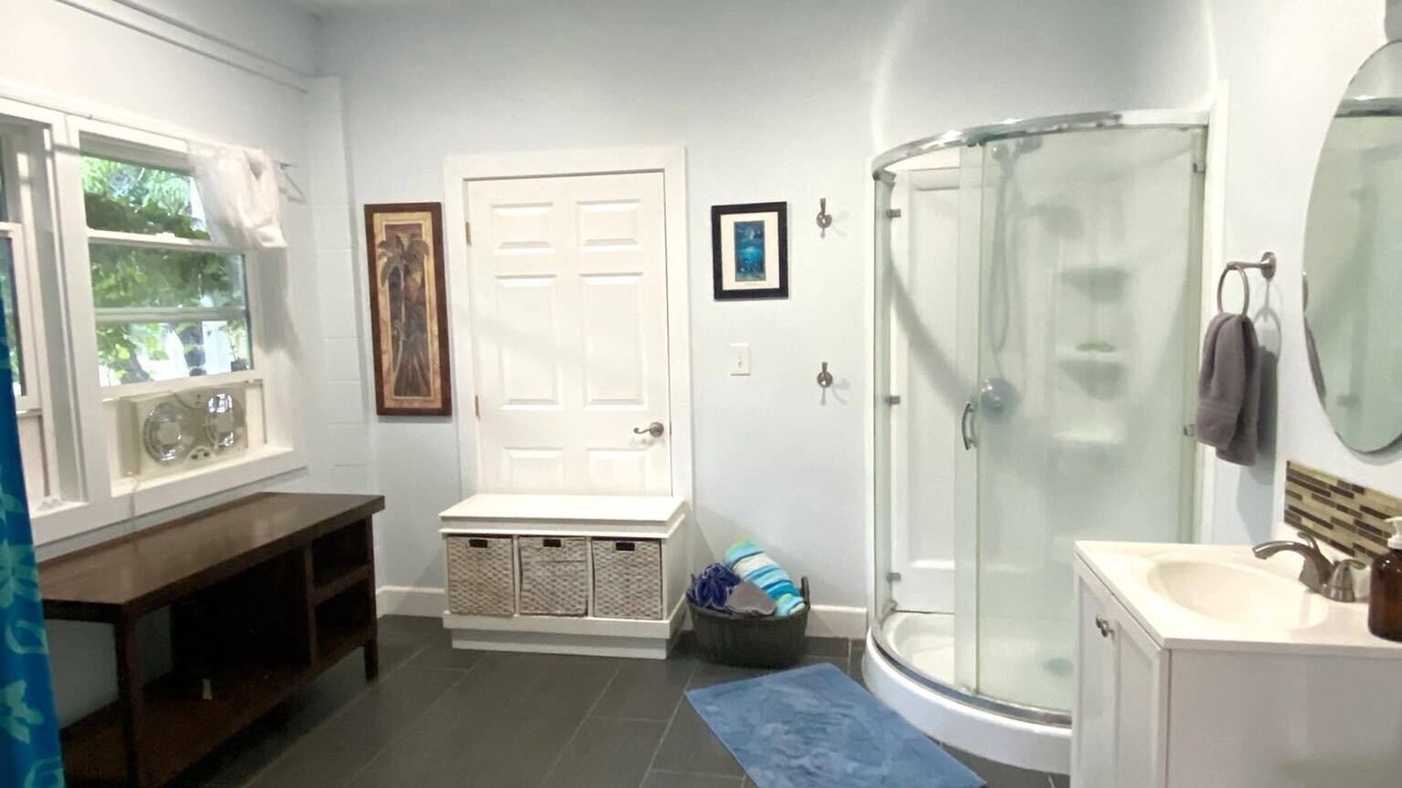 Photo of Bathroom in Makaha
