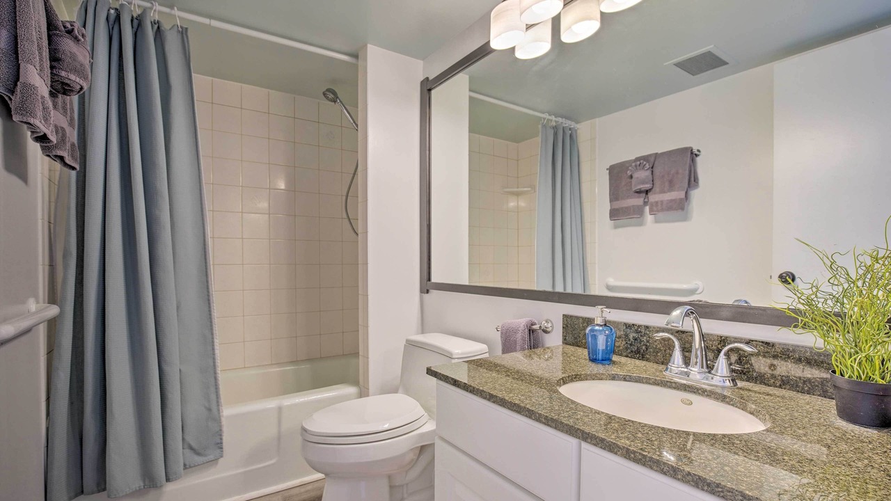 Photo of Bathroom in Historic Kailua Village