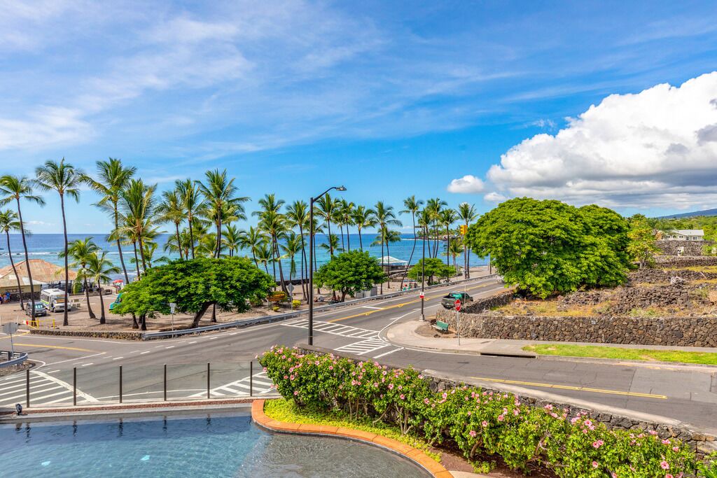 Photo of Others in Kahaluu Bay