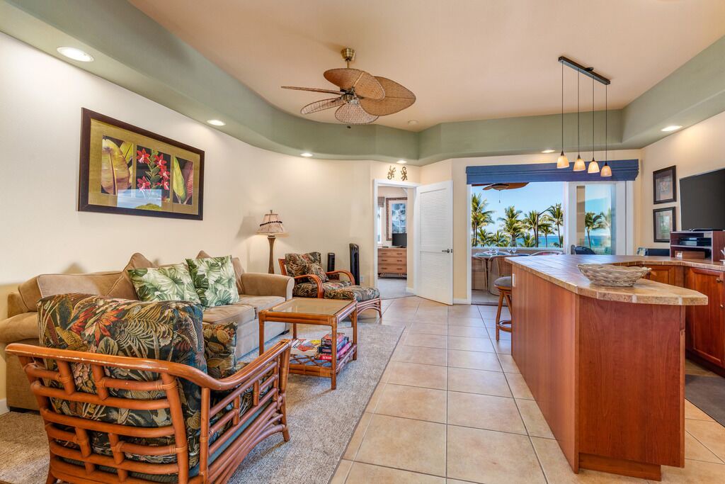 Photo of Livingroom in Kahaluu Bay