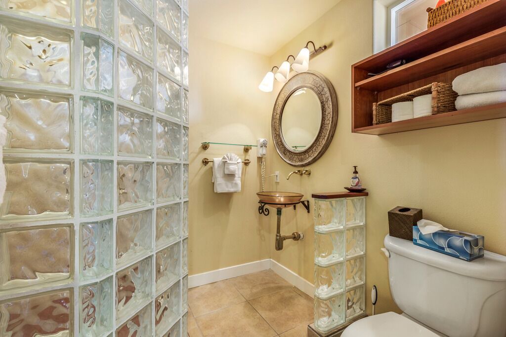 Photo of Bathroom in Kahaluu Bay