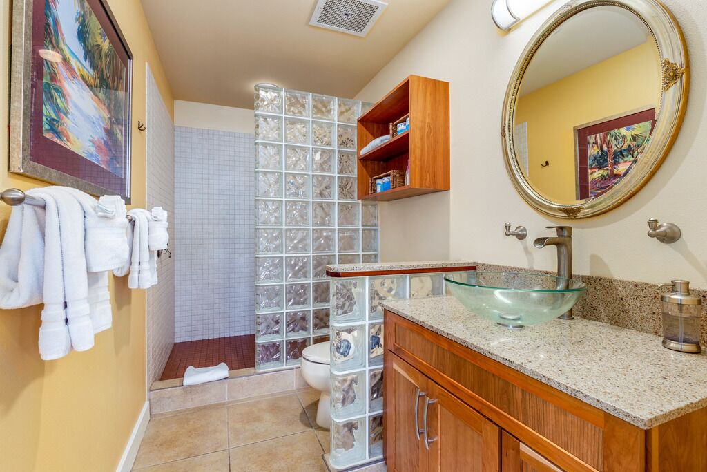 Photo of Bathroom in Kahaluu Bay