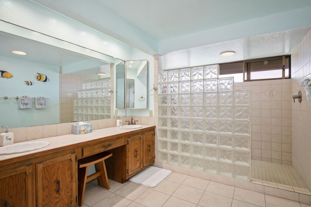 Photo of Bathroom in Kahaluu-Keauhou