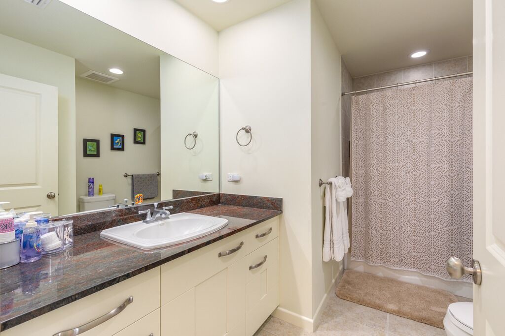 Photo of Bathroom in Kahaluu Bay