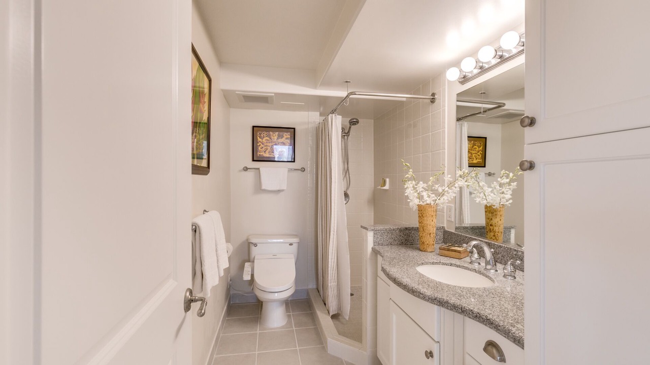 Photo of Bathroom in Waikiki