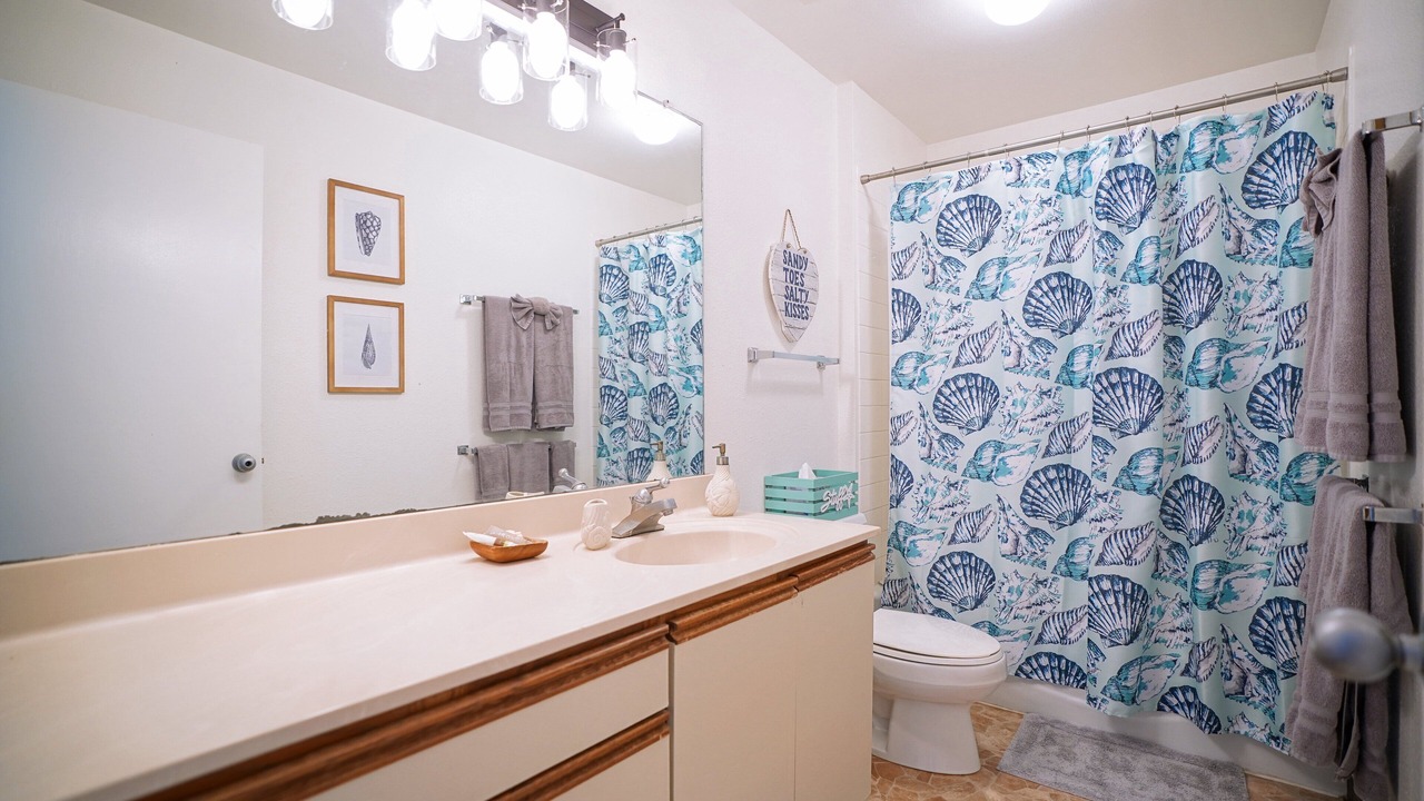 Photo of Bathroom in Wailua House Lots