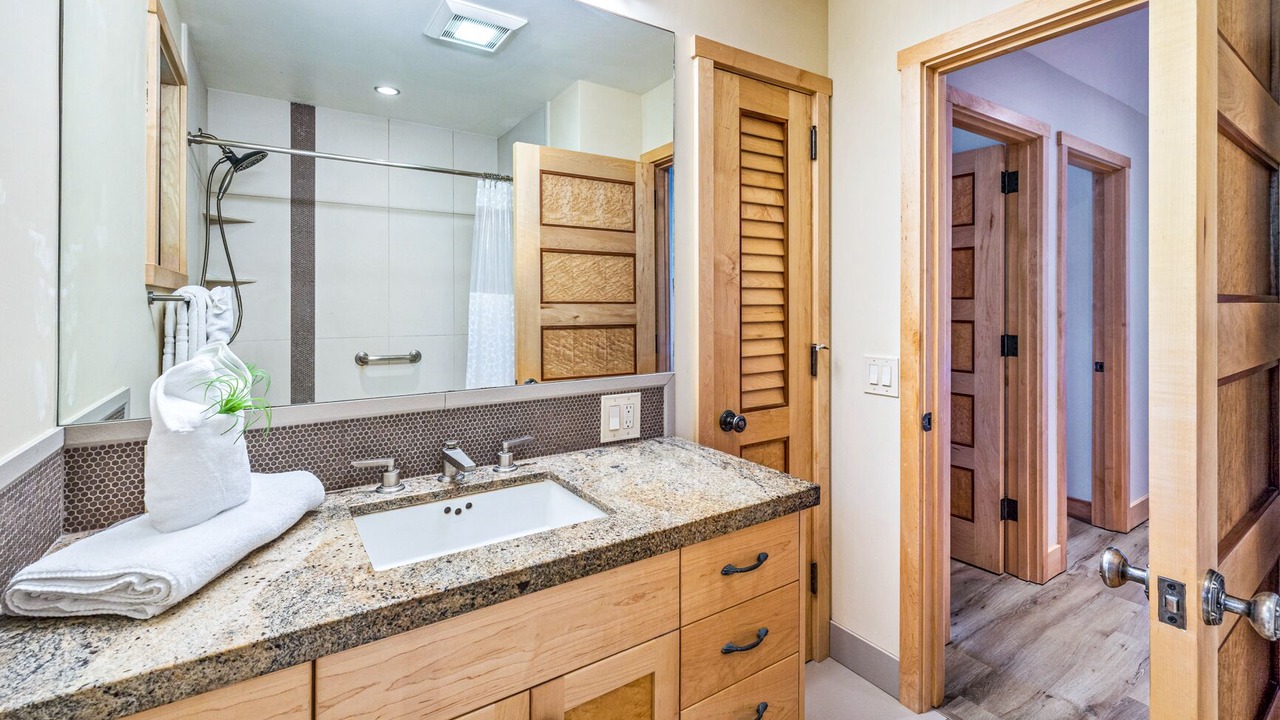 Photo of Bathroom in Downtown Lahaina