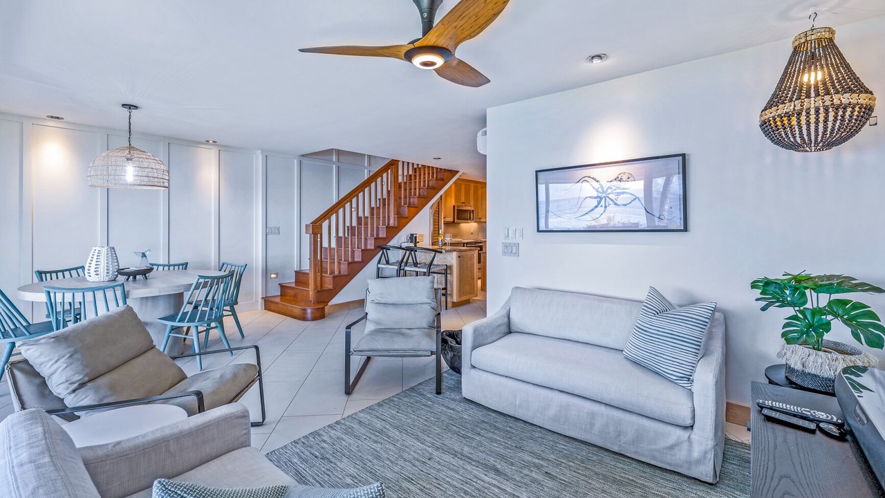 Photo of Livingroom in Downtown Lahaina