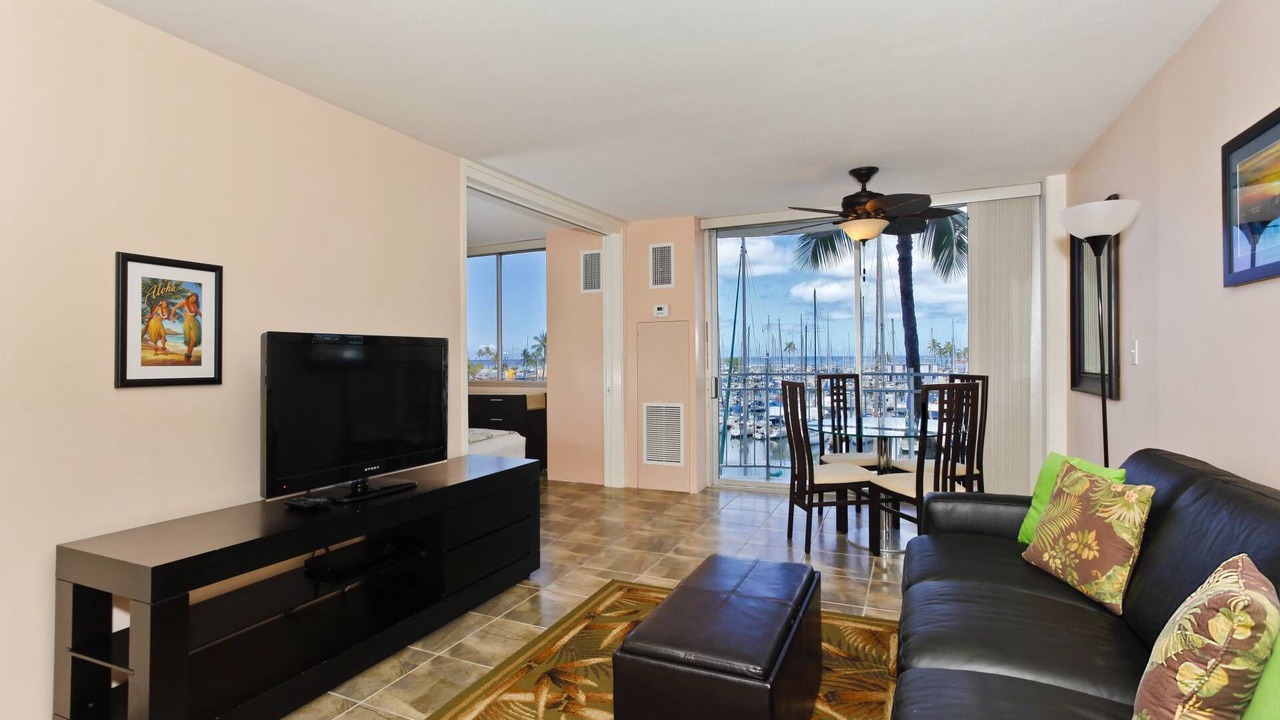 Photo of Livingroom in Waikiki