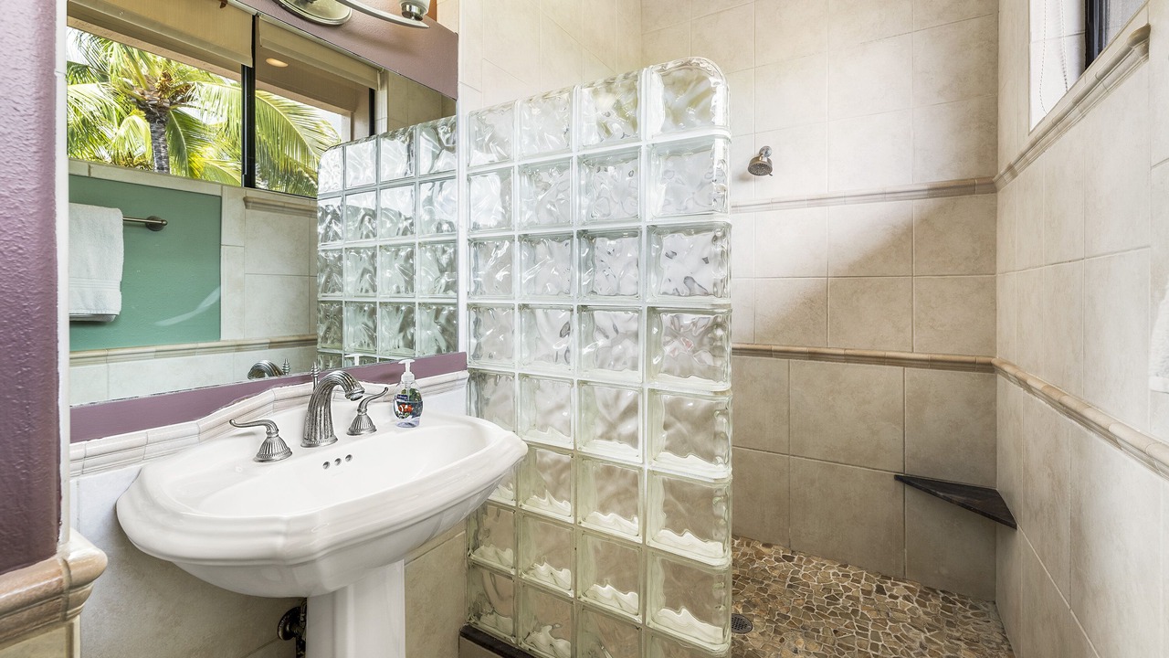 Photo of Bathroom in Kahaluu Bay