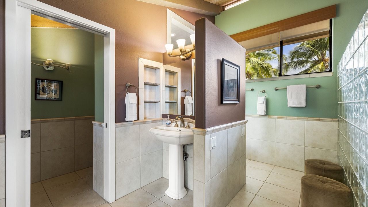 Photo of Bathroom in Kahaluu Bay