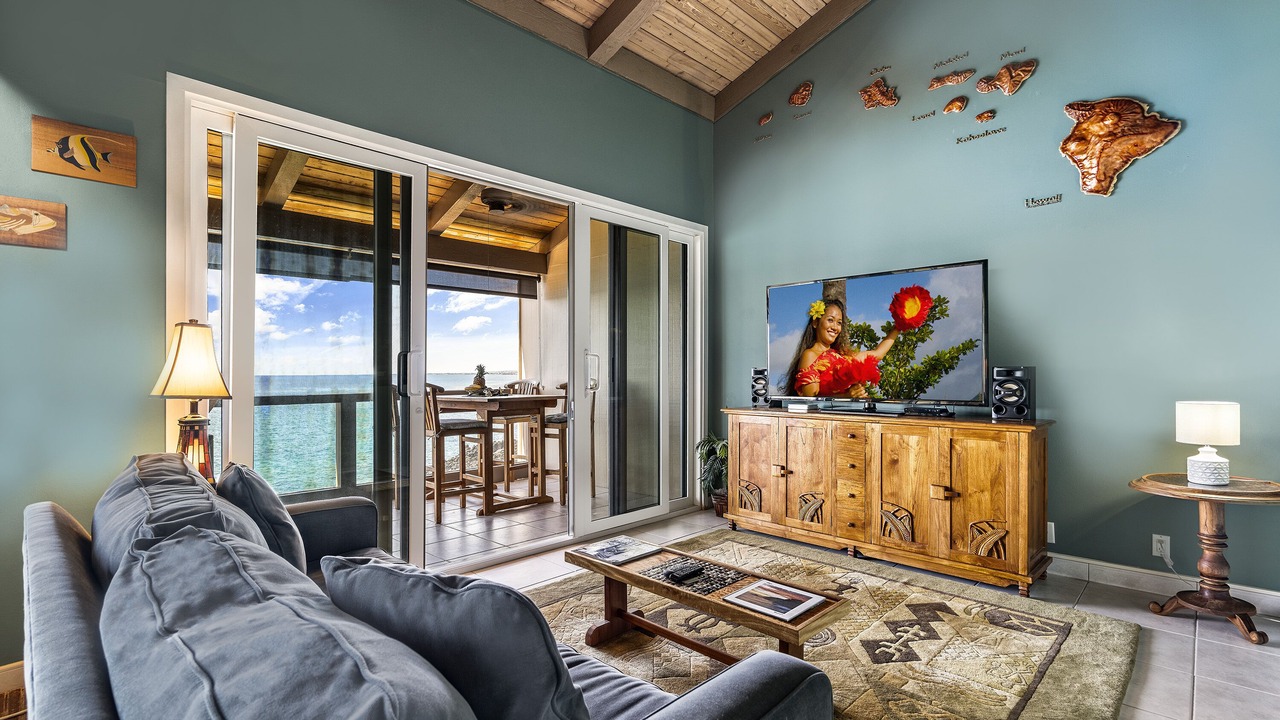 Photo of Livingroom in Kahaluu Bay