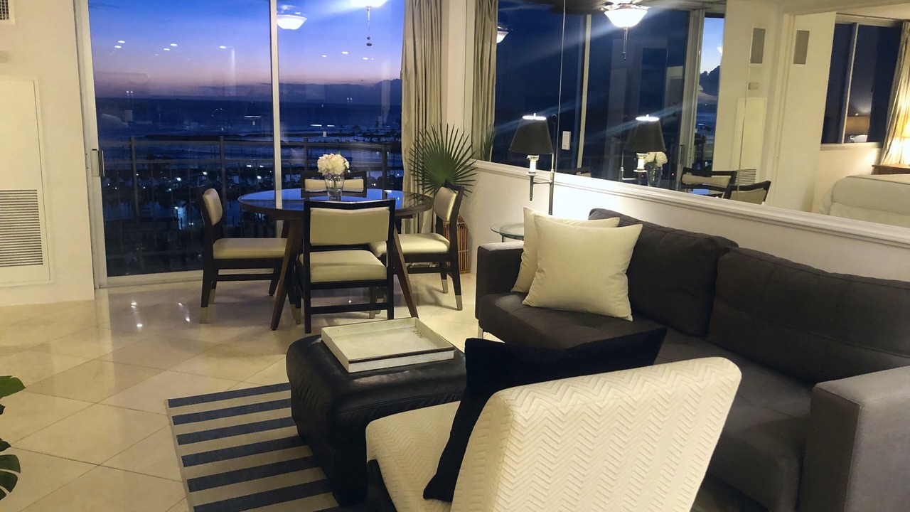 Photo of Livingroom in Waikiki